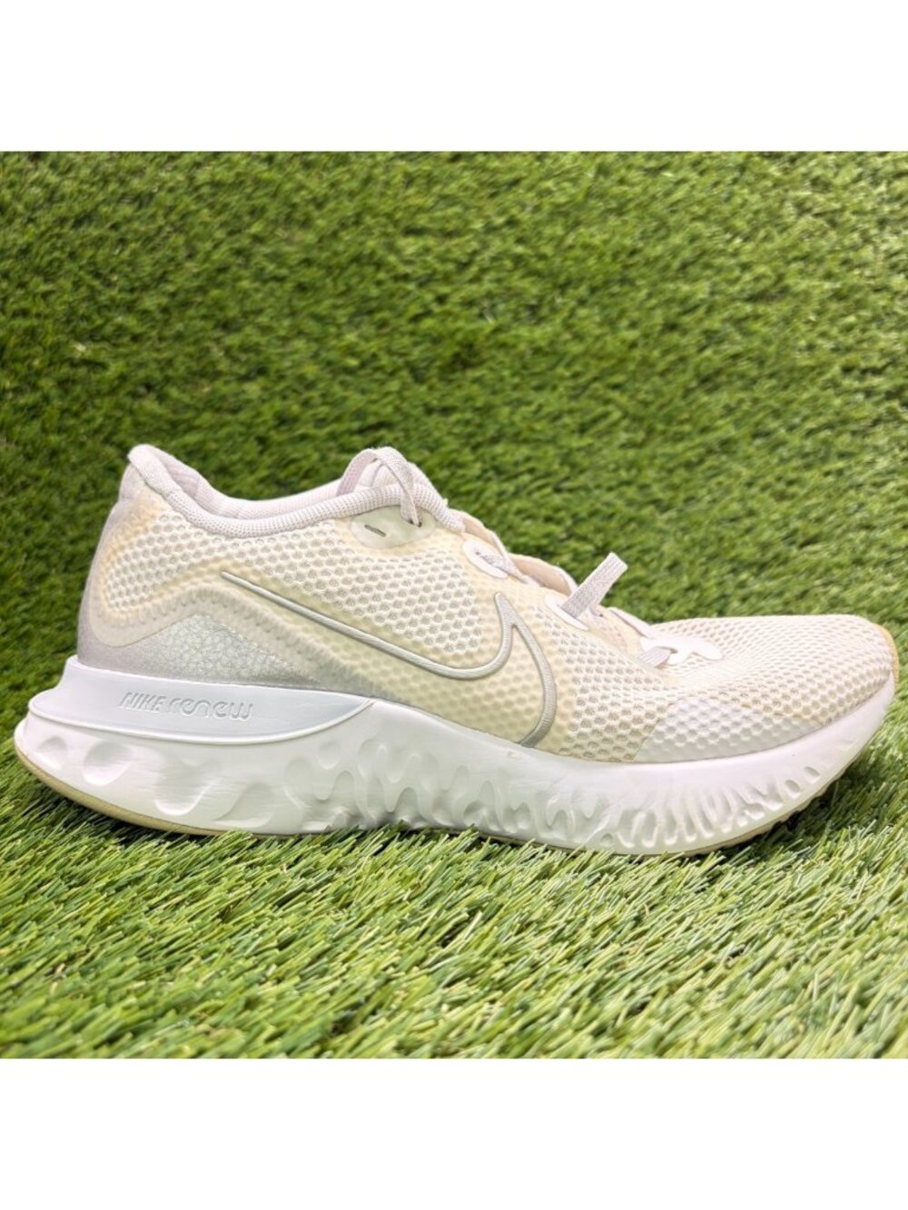 Nike Renew Run Womens Size 8 White Gray Athletic Running Walking Shoes Sneakers